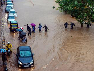 Kashmir floods: 17 feared dead, Rajnath calls up CM Mufti